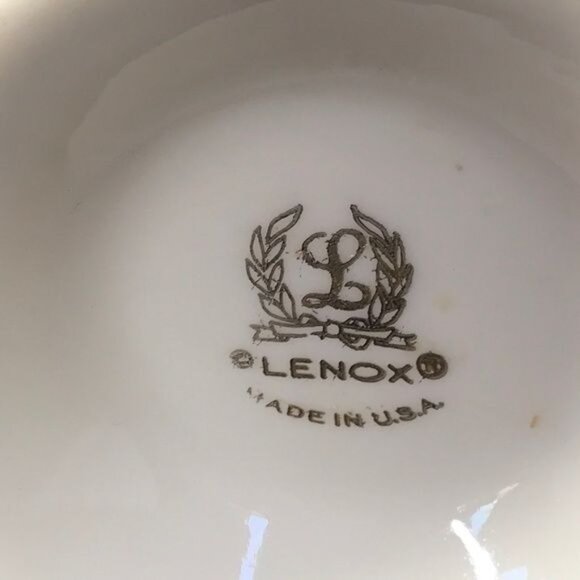 Vintage LENOX SHARON Embossed Porcelain Bud Vase 24K Gold Trim 7.25" - Picture 3 of 4